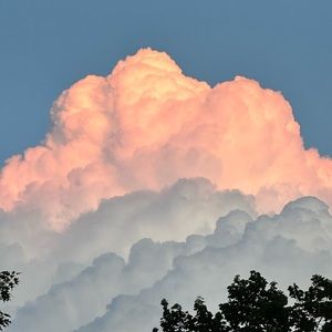 Welcome to my (MEDIUM) closet 💖💛